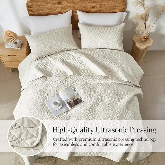 akkialla King/Cal King Quilt Set, Boho Style in a Solid Color, Cream Lightweight Microfiber Bedspread, Soft and Breathable Coverlet for All Seasons, 3-Piece Bedding Set (1 Quilt, 2 Pillow Shams)
