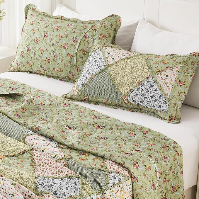 Oversized King Quilt Set Green Floral Patchwork Alaska King Bedspreads Set | 3-Piece Alaskan King Size Bedding Set 132x120 Rversible Quilted Coverlet Lightweight Comforter Bed Cover with 2 Pillowcase