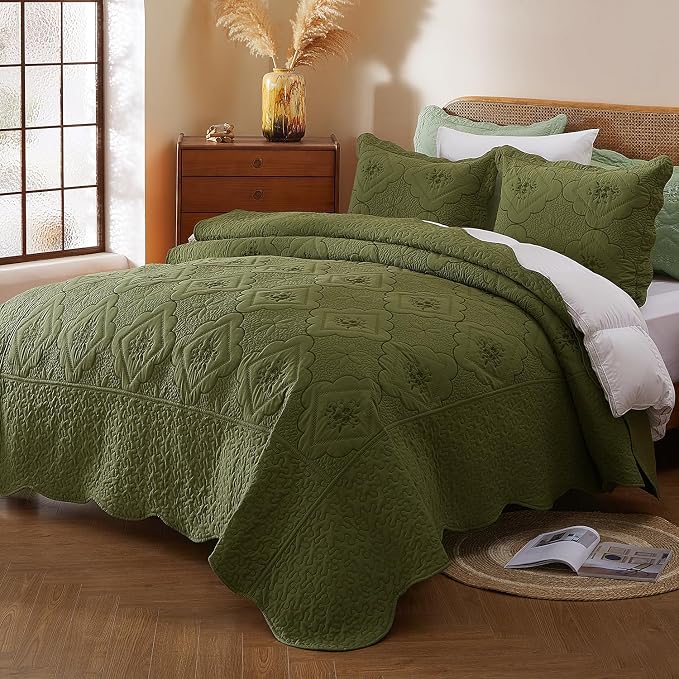 Cmfshape Floral Embroidery Quilt Set,3 Pieces Queen Quilt Bedding Set,Classic Diamond Pattern Quilts,Ultra Soft Lightweight Reversible Bedspread Coverlets for All Season(Olive Green,90"x90")