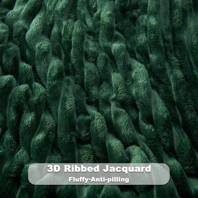NEWCOSPLAY Fleece Ribbed Cozy King Blanket for Couch, Dark Green, 90"x110" | Premium Silky Flannel Blanket, Soft Lightweight Fluffy Throw Blanket for Bed Sofa Decor, Gift for All Season Use