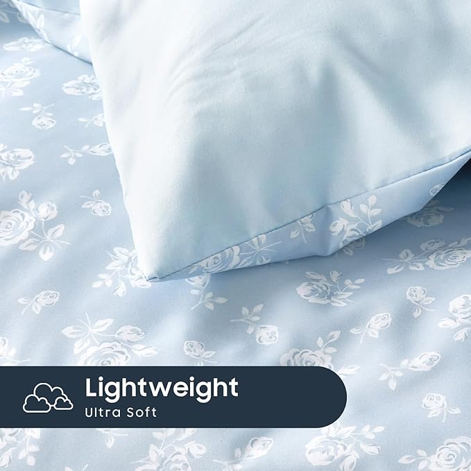 Wake In Cloud - Floral Comforter Set, Coquette Cottagecore Aesthetic Flower Shabby Chic Pattern for Women Teen Girls, Soft Lightweight Bedding, 3 Pieces, Light Blue, Queen Size