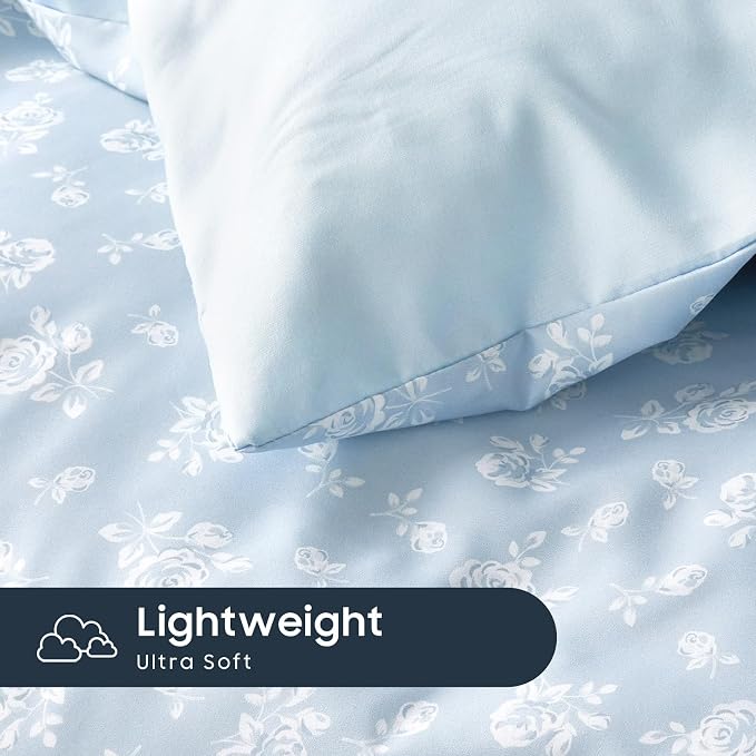 Wake In Cloud - Floral Comforter Set, Coquette Cottagecore Aesthetic Flower Shabby Chic Pattern for Women Teen Girls, Soft Lightweight Bedding, 3 Pieces, Light Blue, Full Size