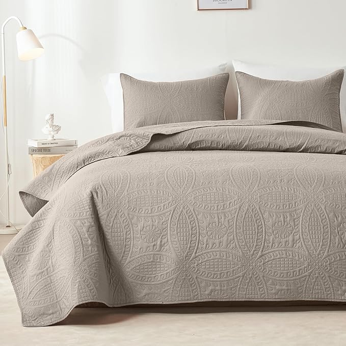 akkialla Taupe King/Cal King Quilt Set, Ultrasonic Lightweight Bedspread Coverlet for Modern Minimalist Bedroom, Soft Microfiber Coin Pattern Bedding, 3-Piece (1 Quilt, 2 Pillow Shams) | Breathable fabric