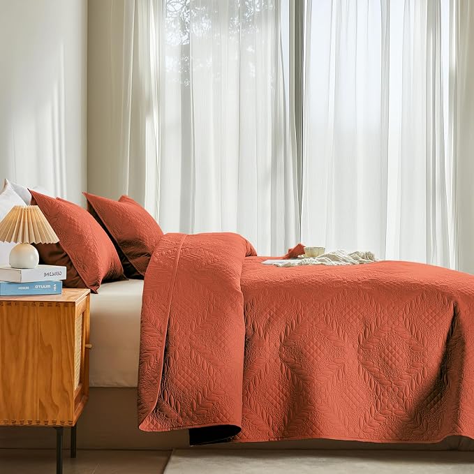 FLYMME Full Queen Quilt Bedding Set,Lightweight Burnt Orange Bedspreads,Vintage Olive Leaf Design,Ultra Soft Microfiber Bed Coverlet 3 Pieces for All-Season (1 Quilt,2 Shams)