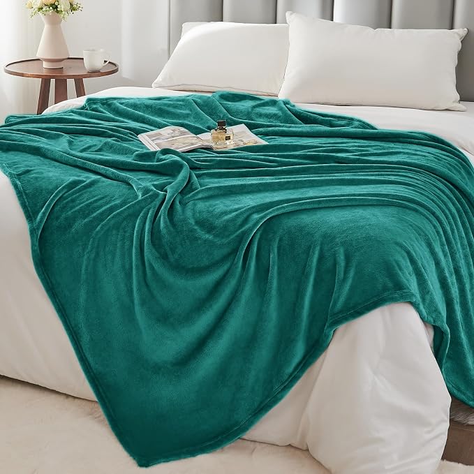 BEDELITE Fleece Blanket Soft Plush Throw for Couch Emerald Green 50"x60" | Ultra Soft Fleece, Plush Microfiber, Lightweight Warmth, All Season Comfort, Fade Resistant, Machine Washable, Couch Sofa Bed