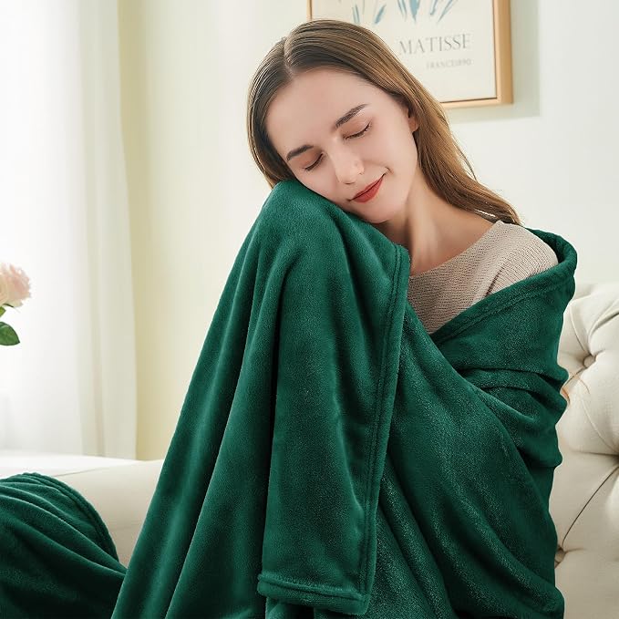 BEDELITE Fleece Blanket Soft Plush Queen Bed Blanket Forest Green 90"x90" | Ultra Soft Fleece, Plush Microfiber, Lightweight Warmth, All Season Comfort, Fade Resistant, Machine Washable,Perfect for Bed
