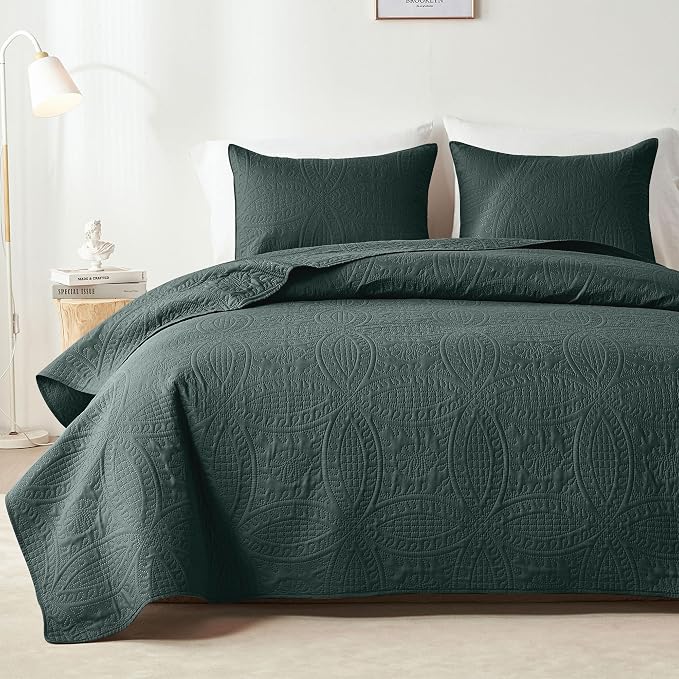 akkialla Mocha Forest Green Full/Queen Quilt Set,Ultrasonic Lightweight Bedspread Coverlet for Modern Minimalist Bedroom,Soft Microfiber Coin Pattern Bedding,3-Piece (1 Quilt,2 Pillow Shams)