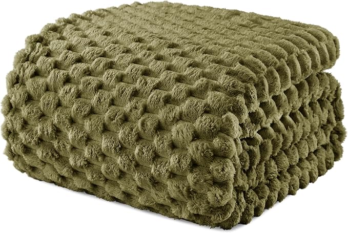 Exclusivo Mezcla 3D Fleece King Size Blanket for Bed, Olive Green | Extra Soft Fuzzy Plush Lightweight Bed Blankets, Cozy Fluffy Decorative Blankets for All Seasons, 90x104 Inches