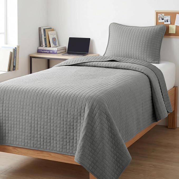 Southshore Fine Living, Inc. Twin XL Quilt Set, Dorm Room Bedding Essentials, Hotel Quilt, Soft Bedspread Twin XL Grey Quilt Bed Spread with Pillow Sham, Vacation Rental Quilt, Steel Grey Quilts