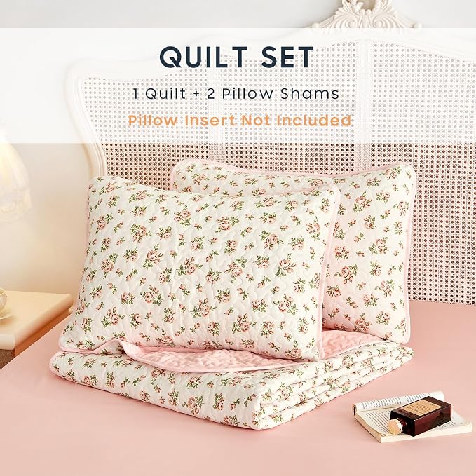 Wake In Cloud - Floral Quilt Set, Coquette Cottagecore Shabby Chic Flower Pattern for Women Teen Girls, Reversible Lightweight Bedspread Coverlet, 3 Pieces, Peach Blush, Queen/Full Size