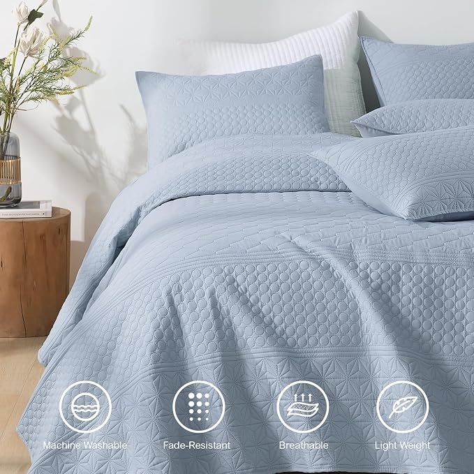 HORIMOTE HOME Light Blue King Size Quilt Set - Soft Microfiber Bedspread with 2 Shams, Lightweight & All-Season Geometric Coverlet for Cozy Bedding