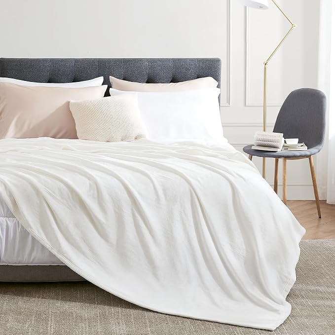 Hansleep Throw White Fleece Blanket, Soft Flannel Bed Blanket | Fuzzy Cozy Blanket 50x60 Inches, Multi-use for Bed, Sofa, Couch, Travel, Camping, All Season Warm Lightweight Cover