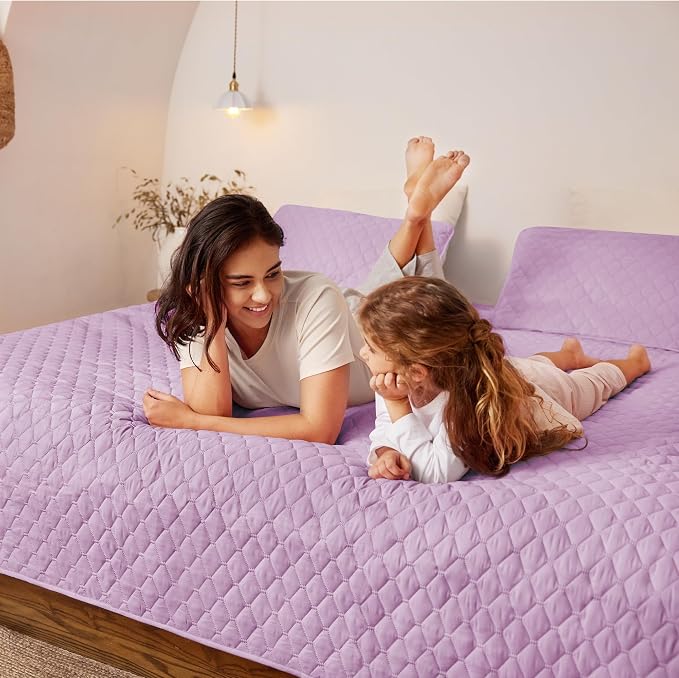 Exclusivo Mezcla Reversible Twin Quilt Bedding Set, Lilac | Lightweight Bedspreads with 1 Pillow Sham, Soft Microfiber, All Season Bed Coverlets for Dorm Bedroom Guest Room, 68x88 Inch