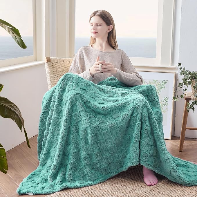 NEWCOSPLAY 3D Checkered Flannel Twin Blanket, Mint Green, 60"x80" | Super Soft Cute Lightweight Decorative Premium Silky Fleece Blanket for Couch Sofa Bed, Gift for Women Men, All Season Use