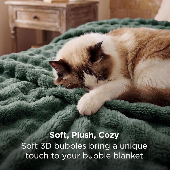 Bedsure 3D Fleece Bubble Blanket - GentleSoft Dark Green Full Blanket for Bed Sofa Room Decor - Luxury Soft Cozy Gifts for Women, Lightweight, All Seasons, Dark Green, 84"×90"