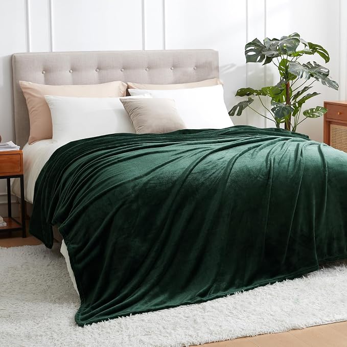 Hansleep Throw Dark Green Fleece Blanket, Soft Flannel Bed Blanket | Fuzzy Cozy Blanket 50x60 Inches, Multi-use for Bed, Sofa, Couch, Travel, Camping, All Season Warm Lightweight Cover