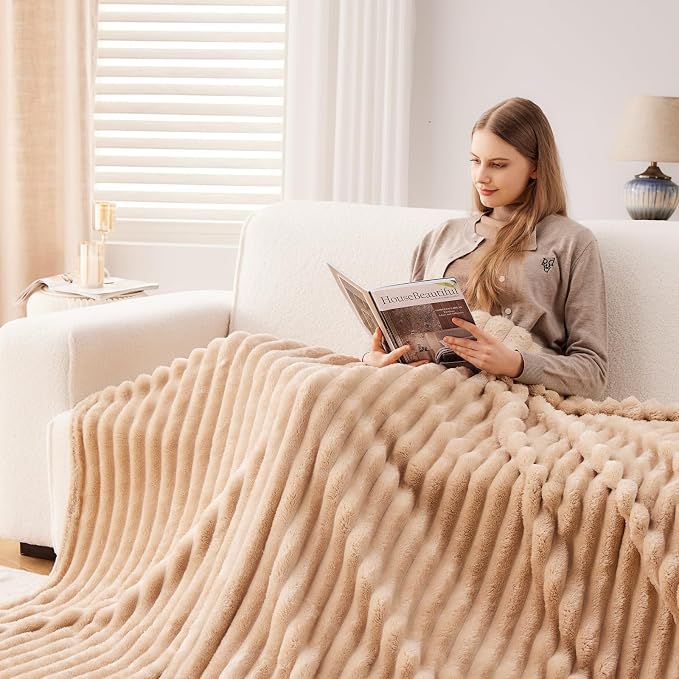 NEWCOSPLAY Fleece Ribbed Cozy King Blanket for Couch, Brown, 90"x110" | Premium Silky Flannel Blanket, Soft Lightweight Fluffy Throw Blanket for Bed Sofa Decor, Gift for All Season Use