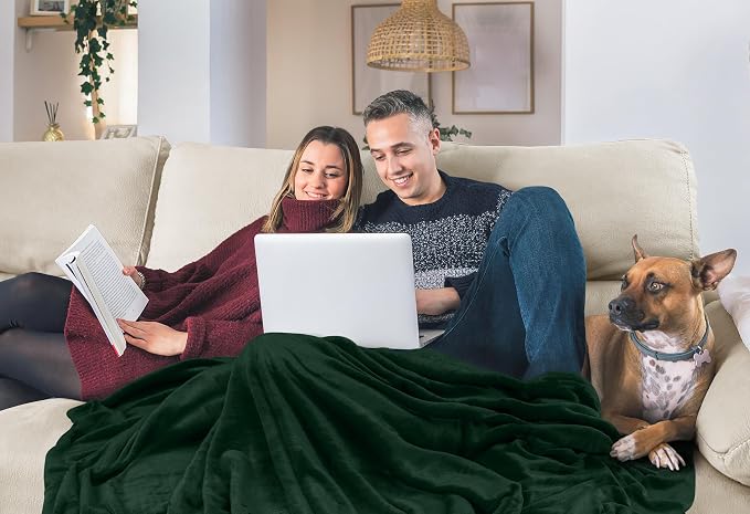 Utopia Bedding Soft Fleece Bed Blanket Twin Size Forest Green (60x80 Inch) | Microfiber Plush Warm Lightweight Breathable Cozy Blanket Anti-Static, All Season Use, Gift for Women and Men
