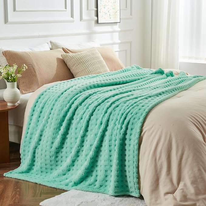 NEWCOSPLAY 3D Waffle Checkered Flannel King Blanket, Aqua, 90"x110" | Super Soft Cute Lightweight Decorative Premium Silky Fleece Blanket for Couch Sofa Bed, Gift for Women Men, All Season Use