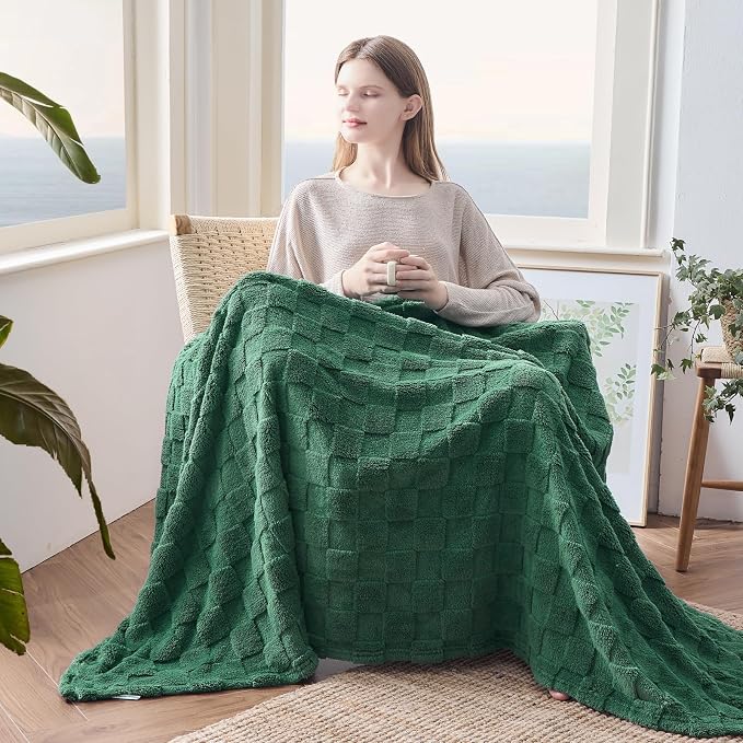 NEWCOSPLAY 3D Checkered Flannel Queen Blanket, Dark Green, 90"x90" | Super Soft Cute Lightweight Decorative Premium Silky Fleece Blanket for Couch Sofa Bed, Gift for Women Men, All Season Use