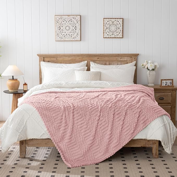 Pink Throw Blanket - Soft & Fluffy Fleece, Cute & Aesthetic, Perfect for Sofa, Couch, Chair, Bed, Living Room & Bedroom, All-Season Use, Plush & Cozy Decorative Blanket 50x60