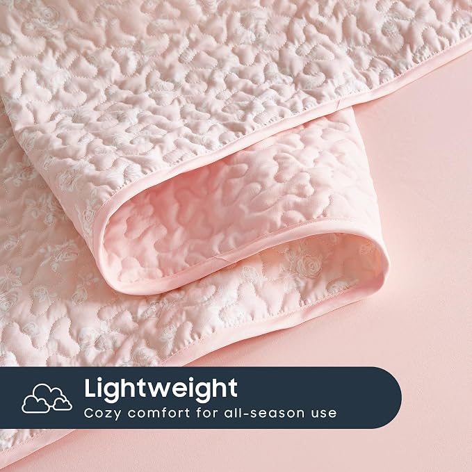 Wake In Cloud - Floral Quilt Set, Coquette Cottagecore Shabby Chic Flower Pattern for Women Teen Girls, Reversible Lightweight Bedspread Coverlet, 3 Pieces, Light Pink, Queen/Full Size