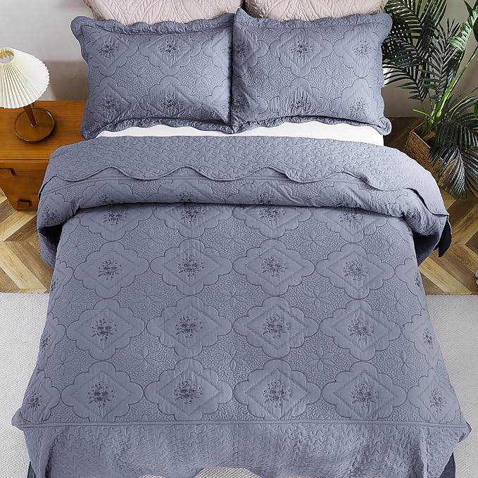 Cmfshape Oversized Floral Embroidery Quilt Set,3 Pieces Super King Quilt Bedding Set,Classic Diamond Pattern Quilt,Ultra Soft Lightweight Bedspread Coverlet for All Season(Bluish Grey,120"x128")