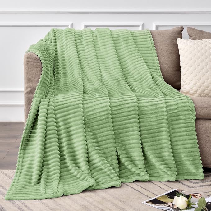 BEDELITE 3D Ribbed Apple Green Fleece Throw Blanket for Couch, 50x60 Inch | Soft Warm Decorative Fluffy Blanket, Cozy Plush Lightweight Fuzzy Throw Blanket for Bed Sofa Home Room Decor, Gift for Women