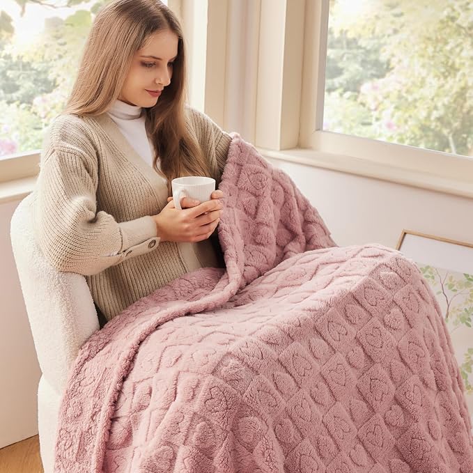NEWCOSPLAY 3D Heart Checkered Flannel Queen Blanket, Pink Heart, 90"x90" | Super Soft Cute Lightweight Decorative Premium Silky Fleece Blanket for Couch Sofa Bed, Gift for Women Men, All Season Use