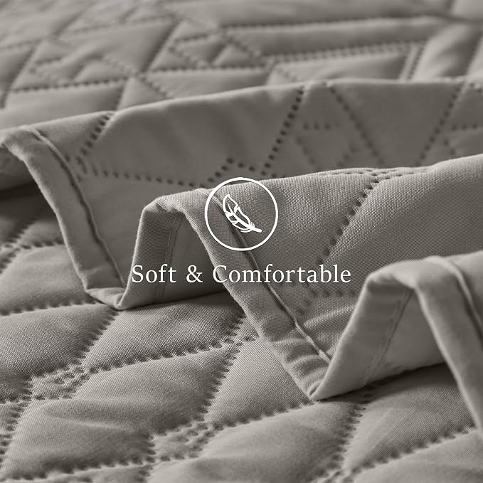 akkialla King/Cal King Size Quilt Bedding Set,Dark Grey Lightweight Microfiber Soft Bedspread,Modern Style Geometric Pattern Coverlet Set for All Seasons,3 Piece(1 Quilt,2 Pillow Shams)