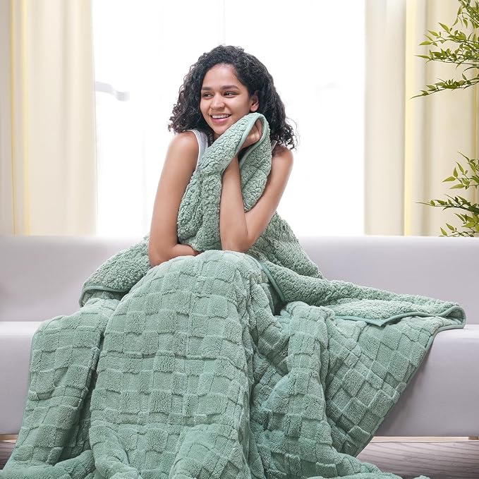 Drewin Weighted Blanket Full Size for Adults 15lbs,Sage Green,48" x 72" | Great for Sleep Natural and Relaxing，Soft Jacquard Sherpa with Glass Beads，Cozy Heavy Throw Blankets，Machine Washable