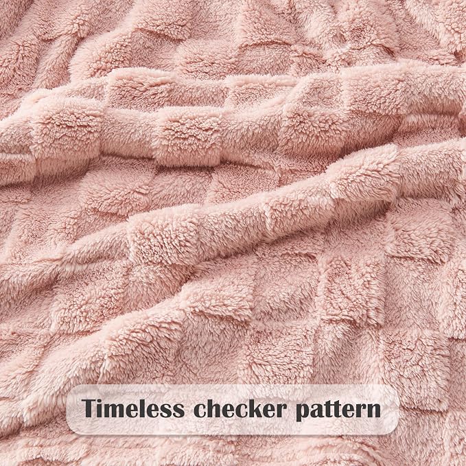 NEWCOSPLAY 3D Checkered Flannel Throw Blanket, Pink Checkered, 50"x70" | Super Soft Cute Lightweight Decorative Premium Silky Fleece Blanket for Couch Sofa Bed, Gift for Women Men, All Season Use