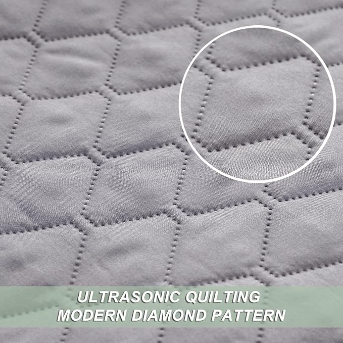 Exclusivo Mezcla Reversible King Size Quilt Bedding Set, Light Grey | Lightweight Bedspreads with 2 Pillow Shams, Soft Microfiber, All Season Bed Coverlets for Bedroom Guest Room, 104x96 Inch