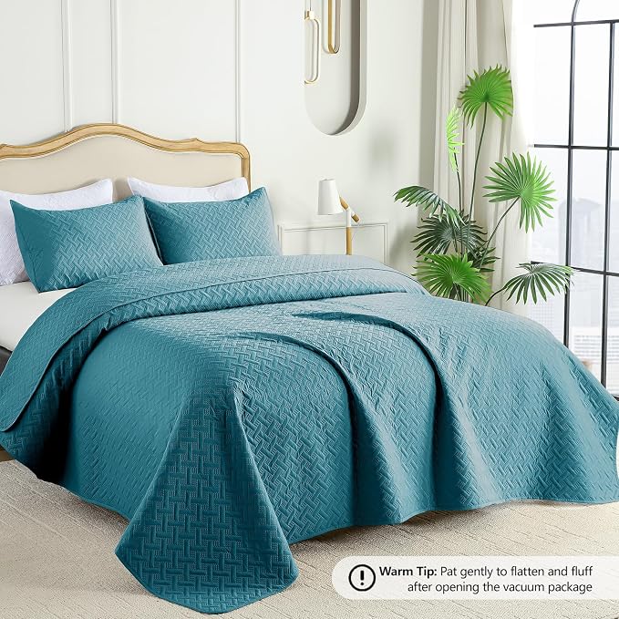 FLYMME Oversized King/California King Quilt Set 118"x106", Teal 3-Piece Floor-Length Bedspread, Premium Microfiber Lightweight Coverlet for King/California King Bed (1 Quilt, 2 Shams)