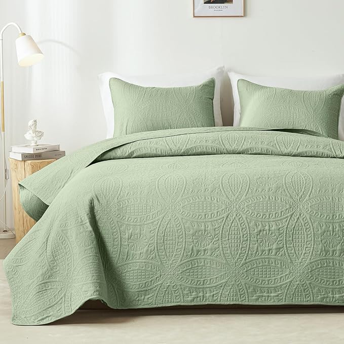akkialla 118"x106" Sage Green California King Quilt Set, Oversized Floor-Length Bedspread, Modern Coin Pattern Microfiber Coverlet, 3-Piece All Season Bedding with 2 Pillow Shams