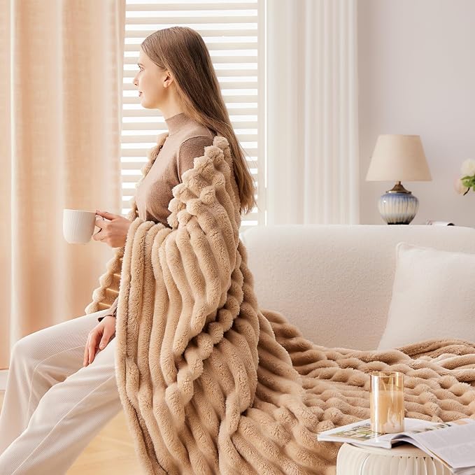 NEWCOSPLAY Fleece Ribbed Cozy King Blanket for Couch, Brown, 90"x110" | Premium Silky Flannel Blanket, Soft Lightweight Fluffy Throw Blanket for Bed Sofa Decor, Gift for All Season Use
