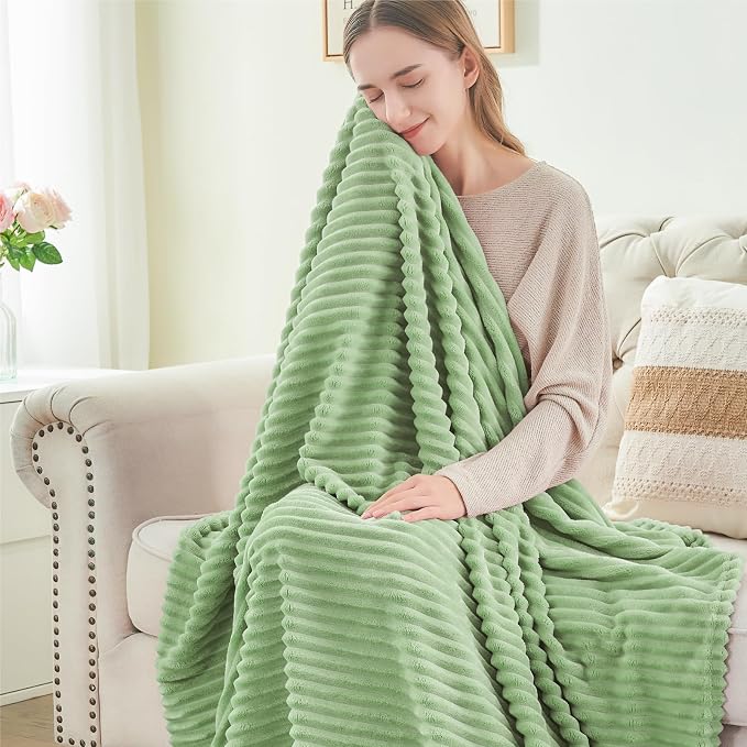 BEDELITE 3D Ribbed Apple Green Fleece Throw Blanket for Couch, 50x60 Inch | Soft Warm Decorative Fluffy Blanket, Cozy Plush Lightweight Fuzzy Throw Blanket for Bed Sofa Home Room Decor, Gift for Women