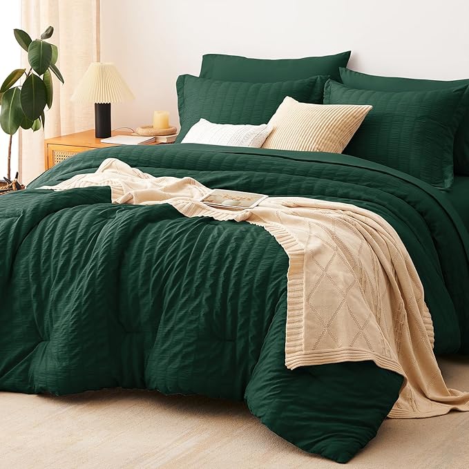 Queen Comforter Set, 7 Pieces Emerald Green Seersucker Bed in a Bag | OEKO-TEX Certified, All Season Bedding Set with 240 GSM Down Alternative Comforter, Flat & Fitted Sheets, Pillowcases & Shams