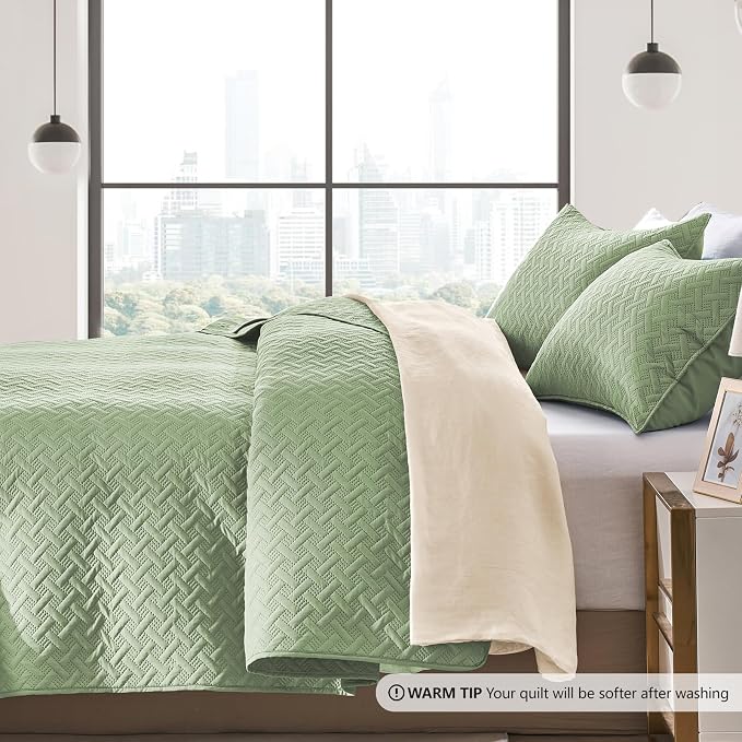 FLYMME Quilts King Size, Lightweight Sage Green Bedspreads, Basket Weave Pattern,Ultra Soft Microfiber Bed Coverlet 3 Pieces for All-Seasons (1 Quilt, 2 Shams)