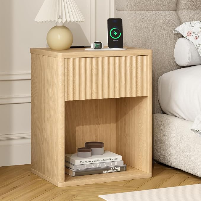 Fluted Nightstands Set of 2 w/Charging Station, Wooden End Table Bed Side Table with Curved Drawer, Mid Century Modern Fluted Night Stand with Rounded Edge for Bedroom, Living Room Sofa, Nature Oak