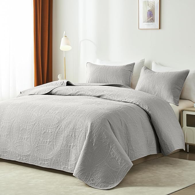 akkialla King Size Quilt Set,Light Grey Ultrasonic Bedspread,Lightweight Soft Coverlet with Modern Coin Pattern,All Season California King Bedding Set,3 Piece Set(1 Quilt,2 Pillow Shams)
