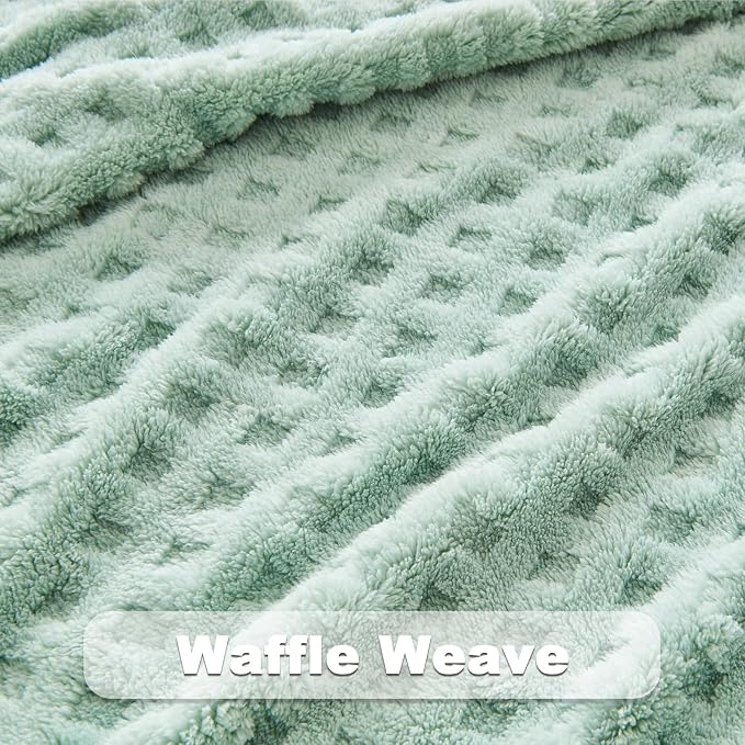 NEWCOSPLAY 3D Waffle Checkered Flannel King Blanket, New Sage, 90"x110" | Super Soft Cute Lightweight Decorative Premium Silky Fleece Blanket for Couch Sofa Bed, Gift for Women Men, All Season Use