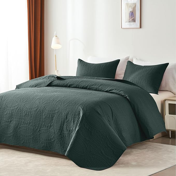 akkialla Mocha Forest Green King/Cal King Quilt Set,Ultrasonic Lightweight Bedspread Coverlet for Modern Minimalist Bedroom,Soft Microfiber Coin Pattern Bedding,3-Piece (1 Quilt,2 Pillow Shams)