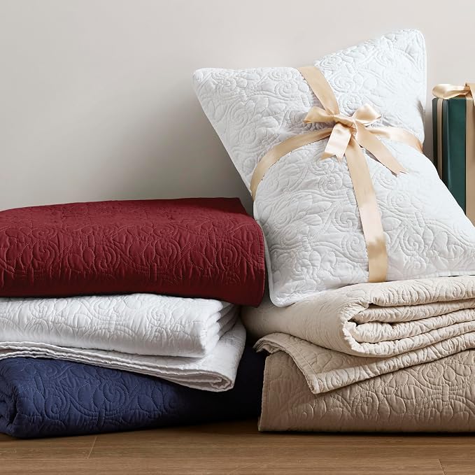 Madison Park Queen Quilt Bedding Set, Cottage-Inspired Damask, 3PC | All Season Quilted Coverlet, Classic Stitch Pattern Bedspread & Shams, Ultra Soft Microfiber Bedspread Set, Red