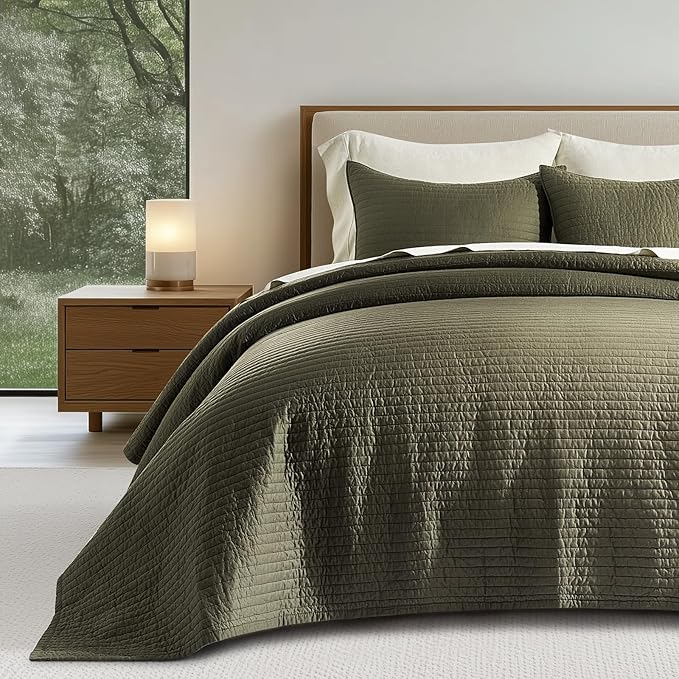 EVERGRACEHOME Cotton Sateen Quilt Set, King Size, Olive Green | 100% Cotton, Channel Stitch Coverlet Bedspread, Pre-Washed Lightweight Soft Bedding Set for All Season, 3 Piece, with 2 Shams