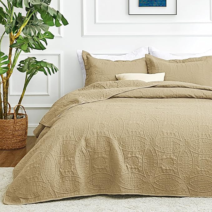 Love's cabin Oversized King Size Quilt Bedding Set Camel Bedspreads - Oversized King Lightweight Bedspread Comforter - Coin Pattern Coverlet for All Season - 3 Pieces (1 Quilt, 2 Pillow Shams)