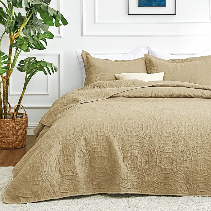 Love's cabin King Size Quilt Set Camel Bedspreads - Soft Bed Fall Lightweight Bedspread Comforter - Modern Style Coin Pattern Coverlet for All Season - 3 Pieces (1 Quilt, 2 Pillow Shams)