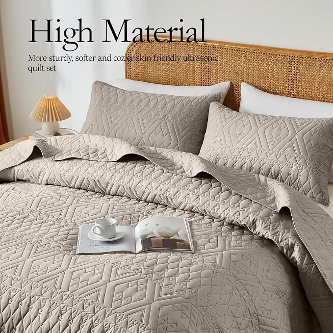 akkialla King/Cal King Quilt Set, Taupe Lightweight Microfiber Bedspread Coverlet, Boho Geometric Pattern, Soft All-Season Bedding, 3-Piece (1 Quilt, 2 Pillow Shams)