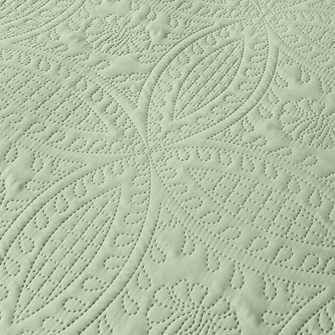 akkialla Twin Quilt Bedding Set,Sage Green Ultrasonic Quilt Set,Lightweight Soft Bedspread Coverlet,Modern Style Coin Pattern Bed Cover for All Seasons,2 Piece(1 Quilt,1 Pillow Sham)