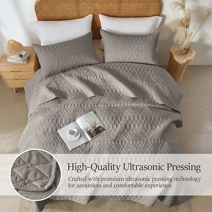 akkialla Full/Queen Size Quilt Bedding Set,Dark Grey Lightweight Microfiber Soft Bedspread,Modern Style Geoetric Pattern Coverlet Set for All Seasons,3 Piece(1 Quilt,2 Pillow Shams)